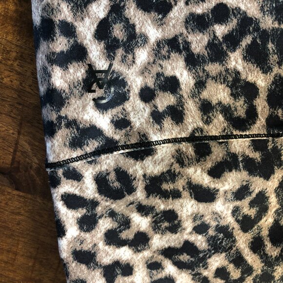 Good American Leopard Print Leggings - Picture 9 of 10